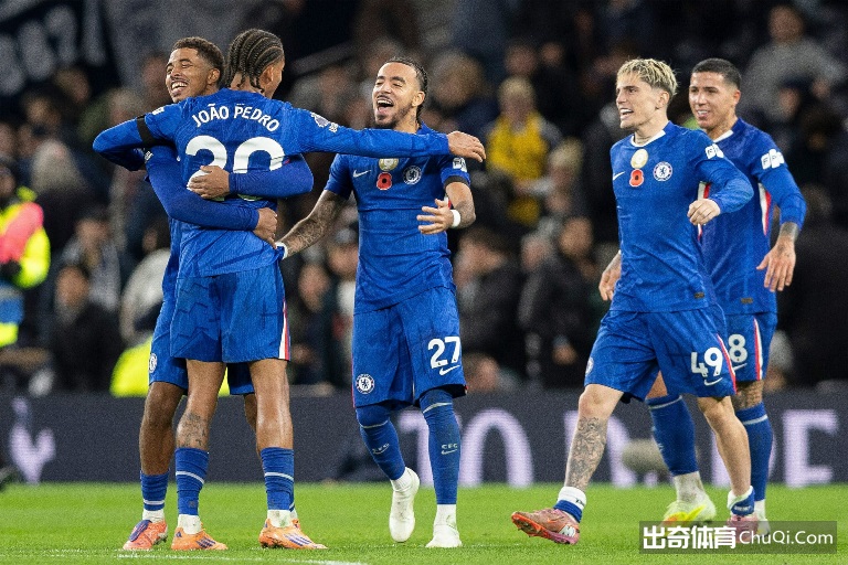 西蒙斯背伤,全愈,备战训练营,雪缘园足彩比分网,足球赛事数据,足球比赛平台,足球赛事资讯,足球赛事中心